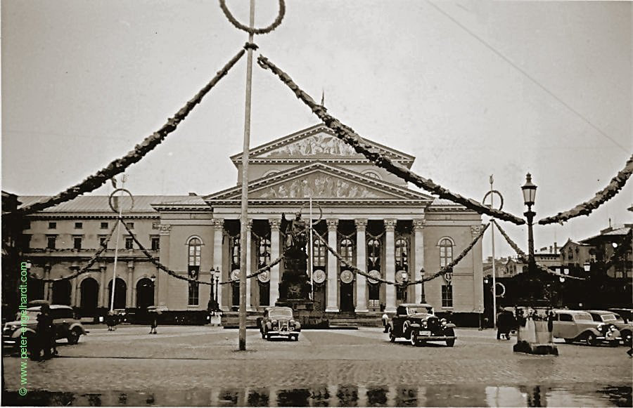 Geschmückter Bahnhof in München 1940