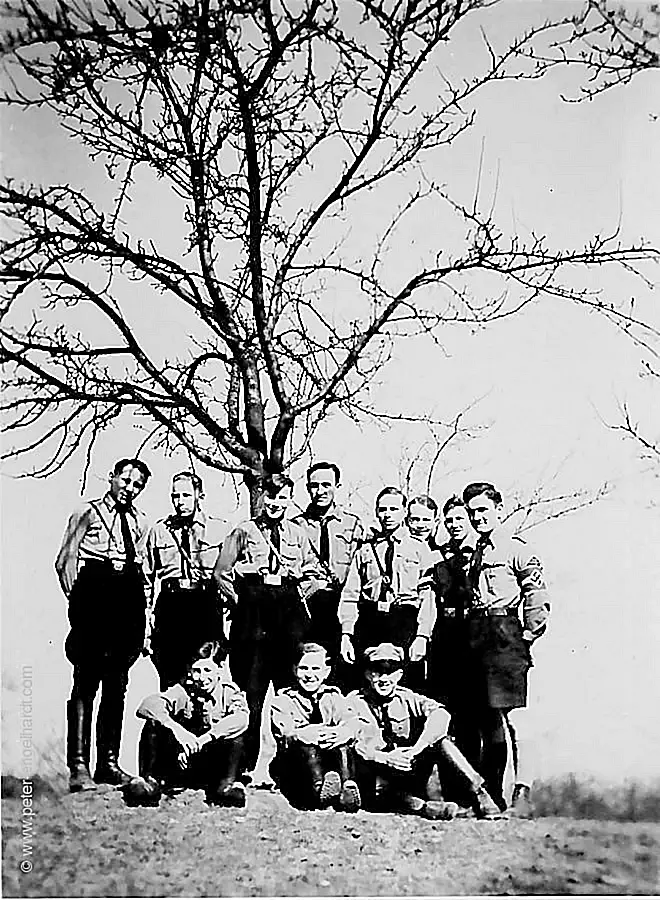 Gruppenfoto der Hitlerjugend Zuffenhausen 1940.