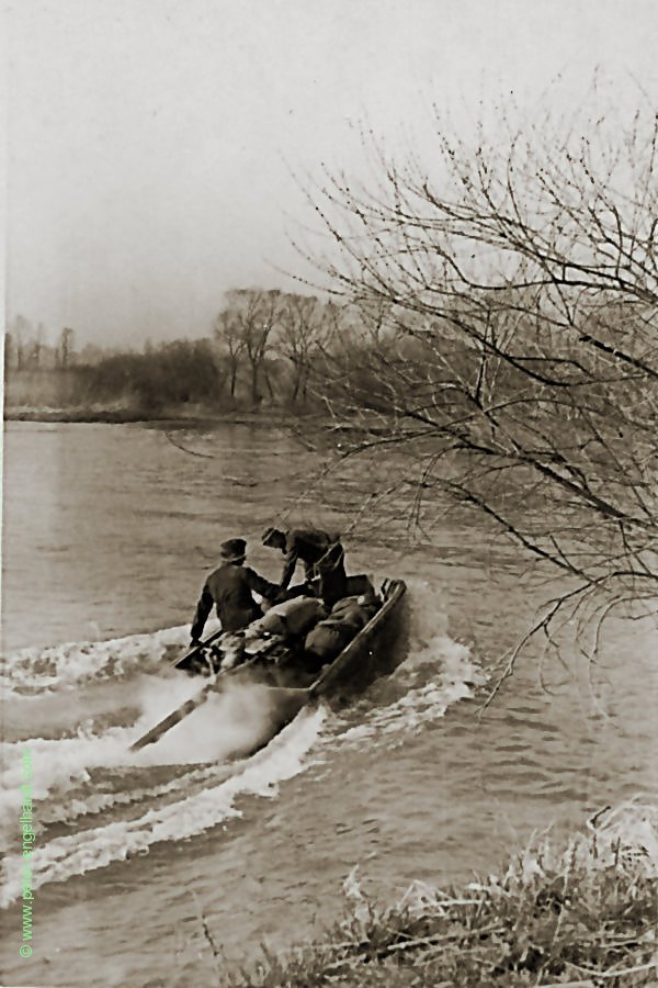 Übersetzen mit Sturmbooten auf dem Rhein März 1941