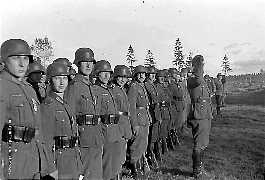 Soldiers formed up; Lothar Gruber is the first in the front row. Sablino, September 1942.