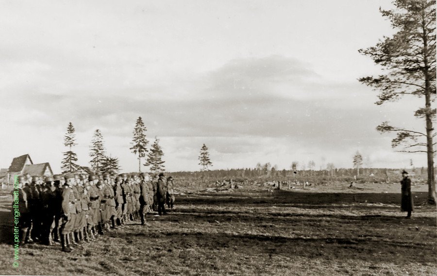 Der Oberst spricht zum Bataillon, Sablino, Sept. 1942