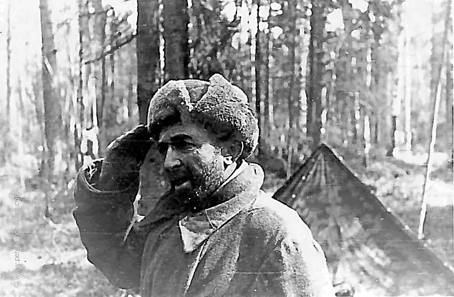 A saluting Russian prisoner of war in front of a tent on the Volkhov, 1942.