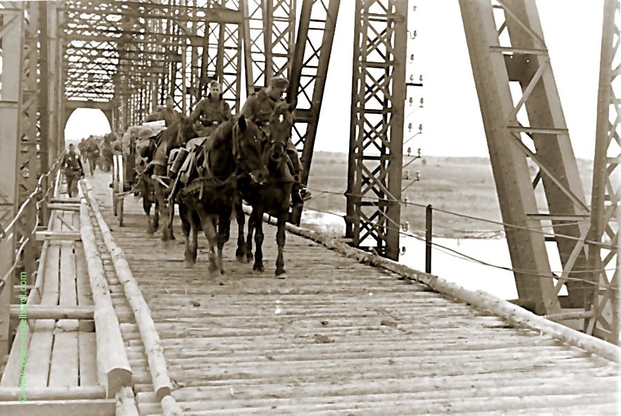 Eisenbahnbrücke “Tür über die Tigoda“ April 1942