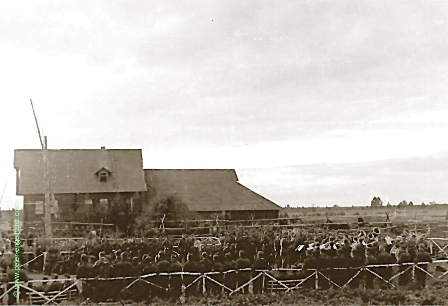 Platzkonzert (Rgt.s Musik) und Singwettbewerb in Sawolosstje Aug. 1942