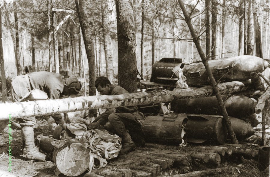 Verpflegungsbomben der Luftwaffe am Wolchow, April-Mai 42