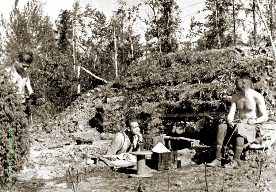 Am Wolchow, unsere "Villa". Gefechts-Stand der 7. Kompanie im Mai 1942