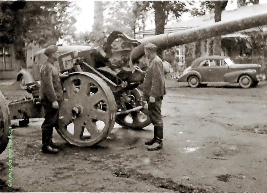 Ein gesprengtes Geschütz in Frankreich 1941